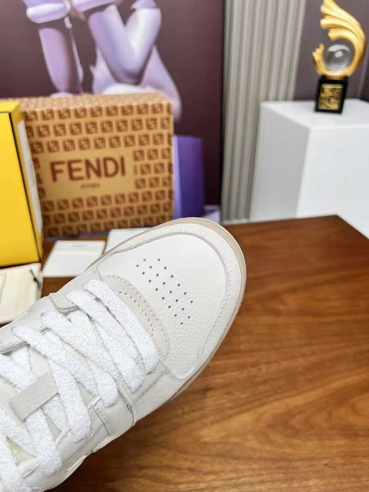 Factory price 660💰 Fendi·Fendi⛳️Hot-selling 35--45 couple model👫 FD match Original purchase for RMB14340 One-to-one reproduction Designer Kim Jones's first sneaker fendi match and Donkey brand Trainer basketball sneakers, fresh blood injected with FF retro design Super good-looking and versatile, the upper is made of cowhide and cowhide splicing combination, with concave and convex double F on the side The logo lining is made of terry velvet 🤗Super soft on the feet, lightweight and comfortable to match with a sweatshirt, original full package! ✦ Fabric: cowhide + cowhide color matching ✦ Lining: original terry velvet lining ✦ Sole: original molded multi-color color matching sole ✦ Sole: mesh injection molding pad ✦ Sole thickness: 3.5cm ✦ Female size: 35--40, female 40 customized ✦ Male size: 39--45, male 45 customized